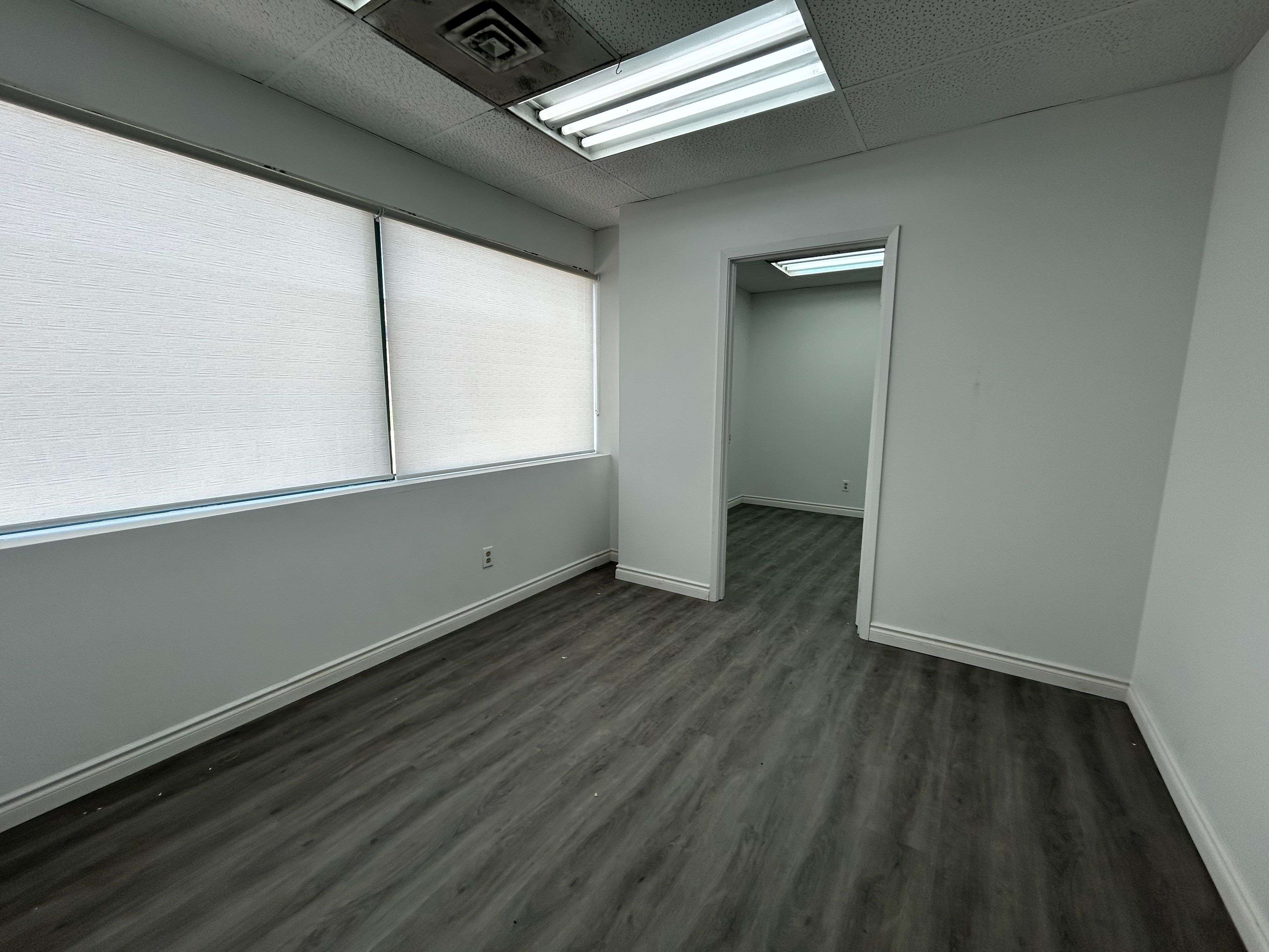 Mississauga, ON L5S 1T9,2400 Lucknow DR ## 42-44