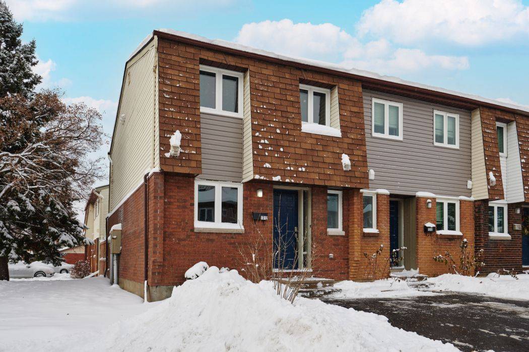 Cyrville - Carson Grove - Pineview, ON K1B 5H2,1312 Alness CT