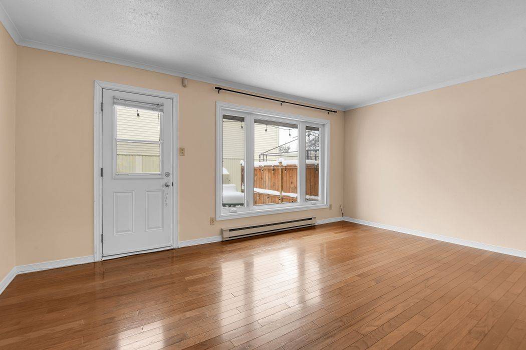 Cyrville - Carson Grove - Pineview, ON K1B 5H2,1312 Alness CT