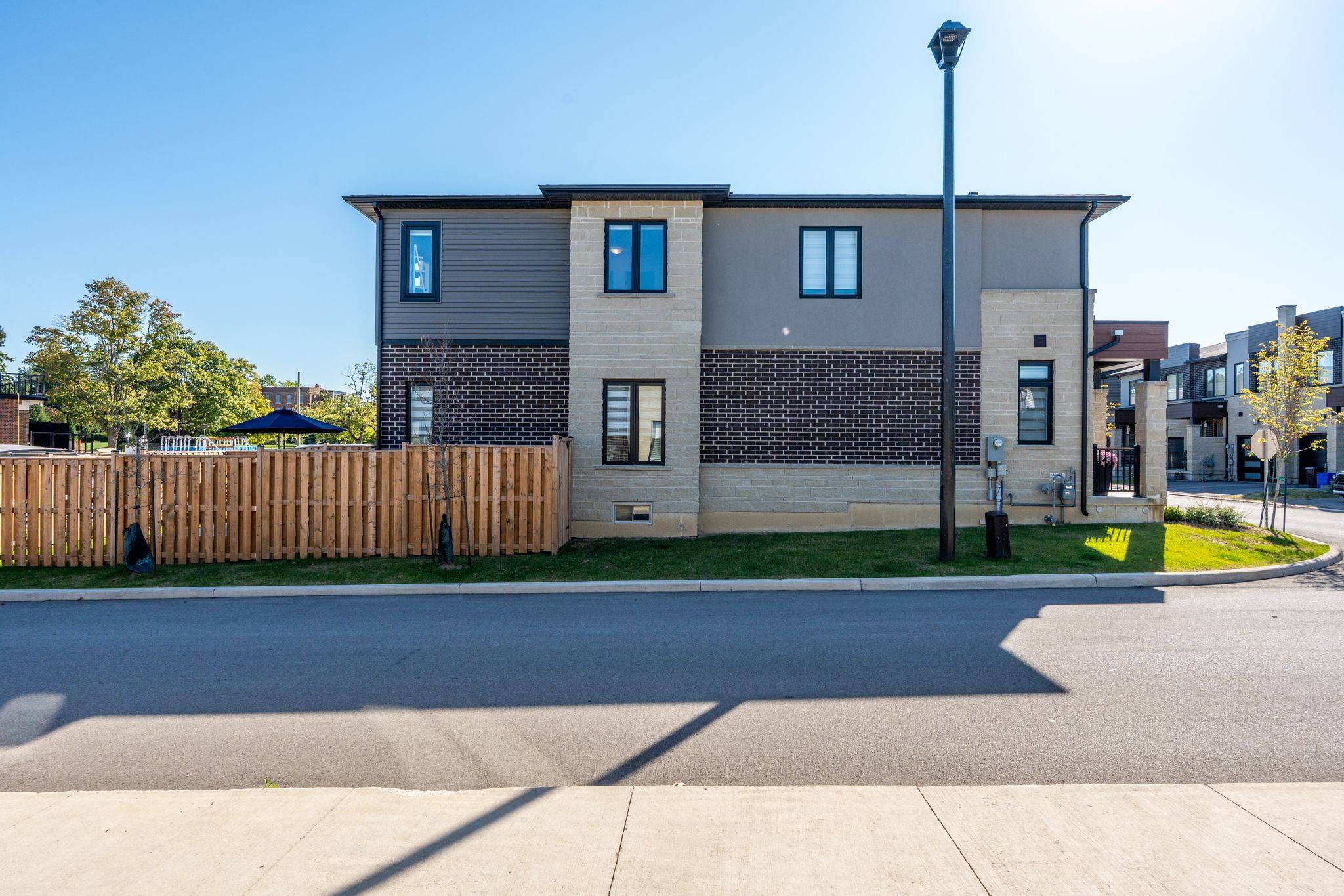 Hamilton, ON L9C 0E9,24 Southam LN