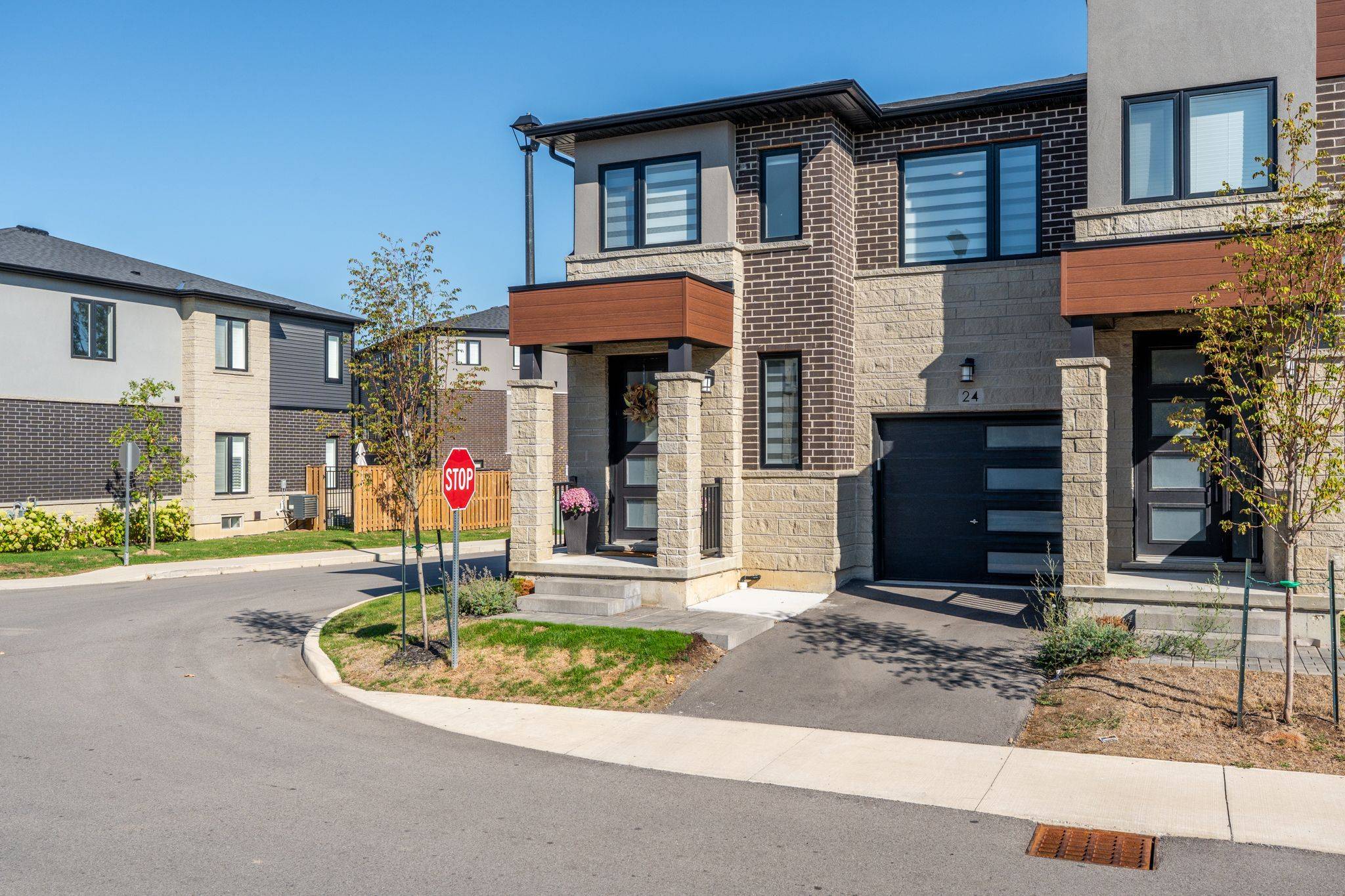 Hamilton, ON L9C 0E9,24 Southam LN