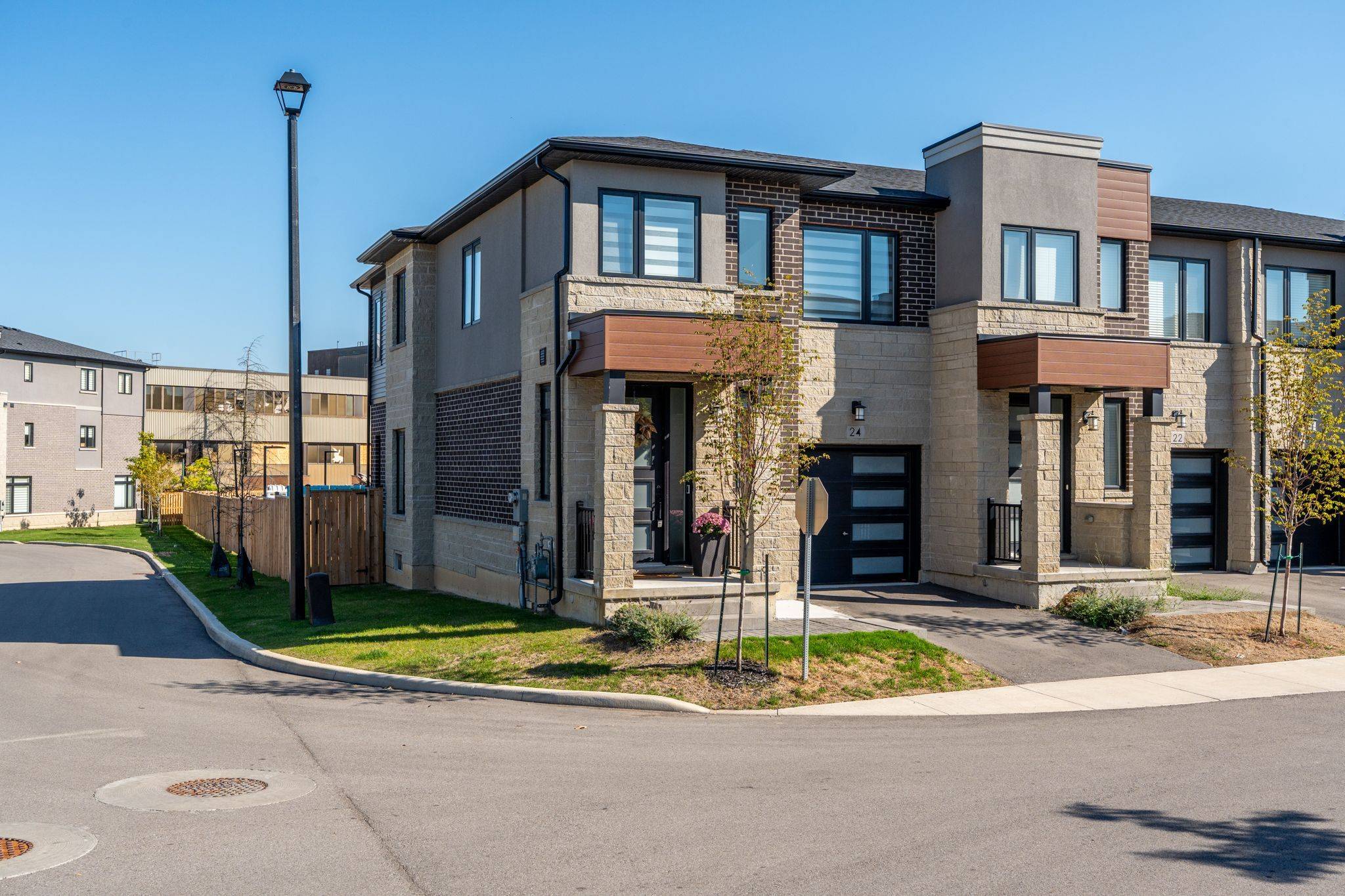 Hamilton, ON L9C 0E9,24 Southam LN