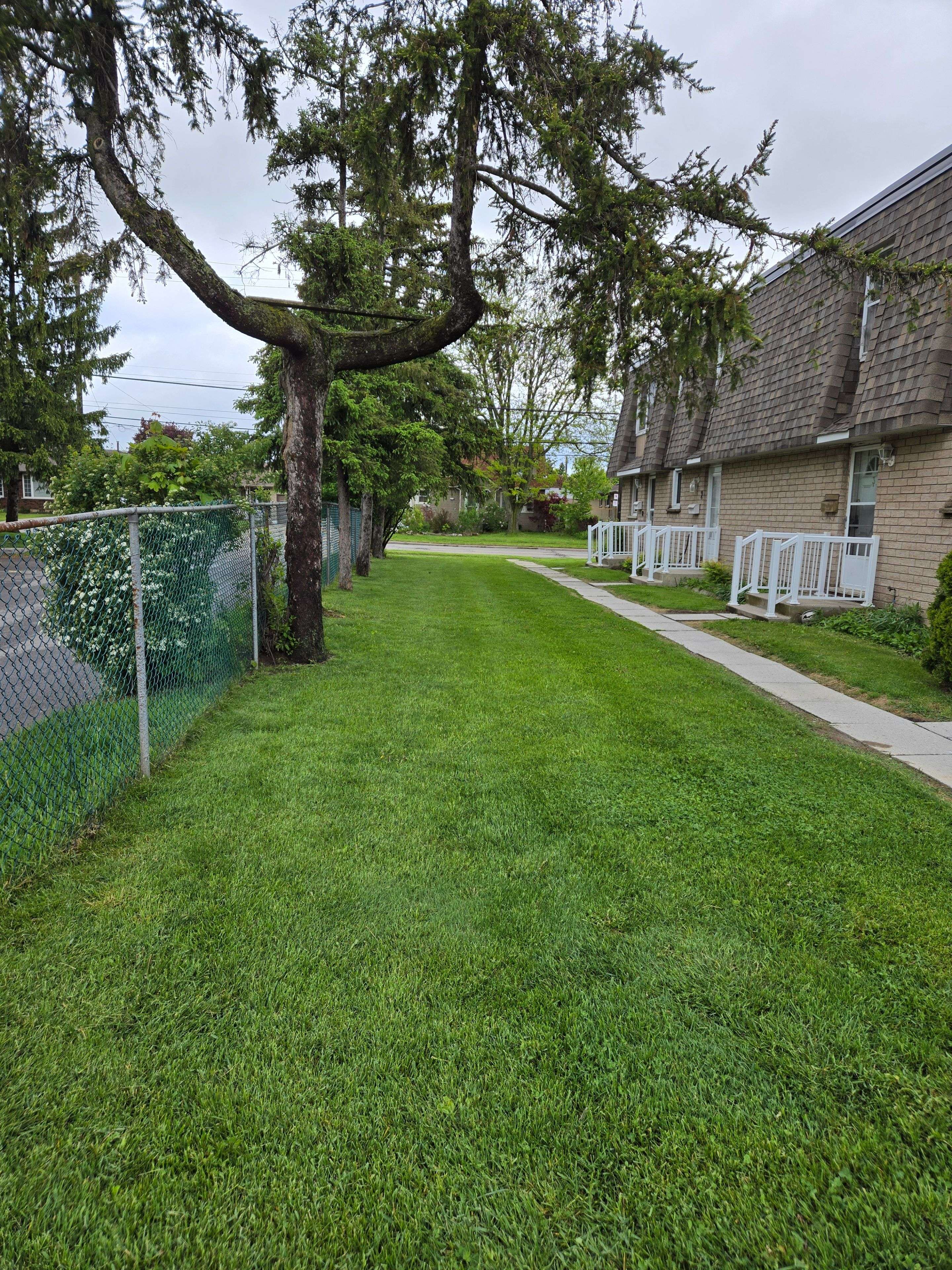 Hamilton, ON L9C 2V3,153 Limeridge RD W #4