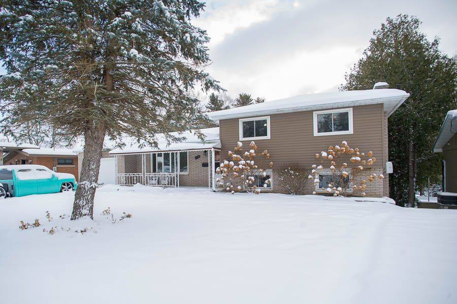 Norfolk, ON N4B 1Y7,104 Hillside AVE