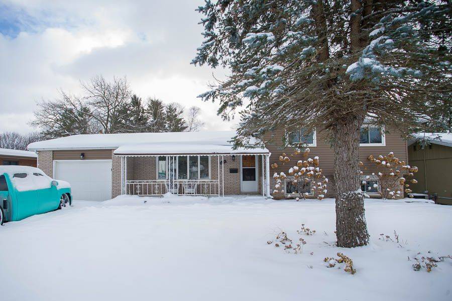 Norfolk, ON N4B 1Y7,104 Hillside AVE