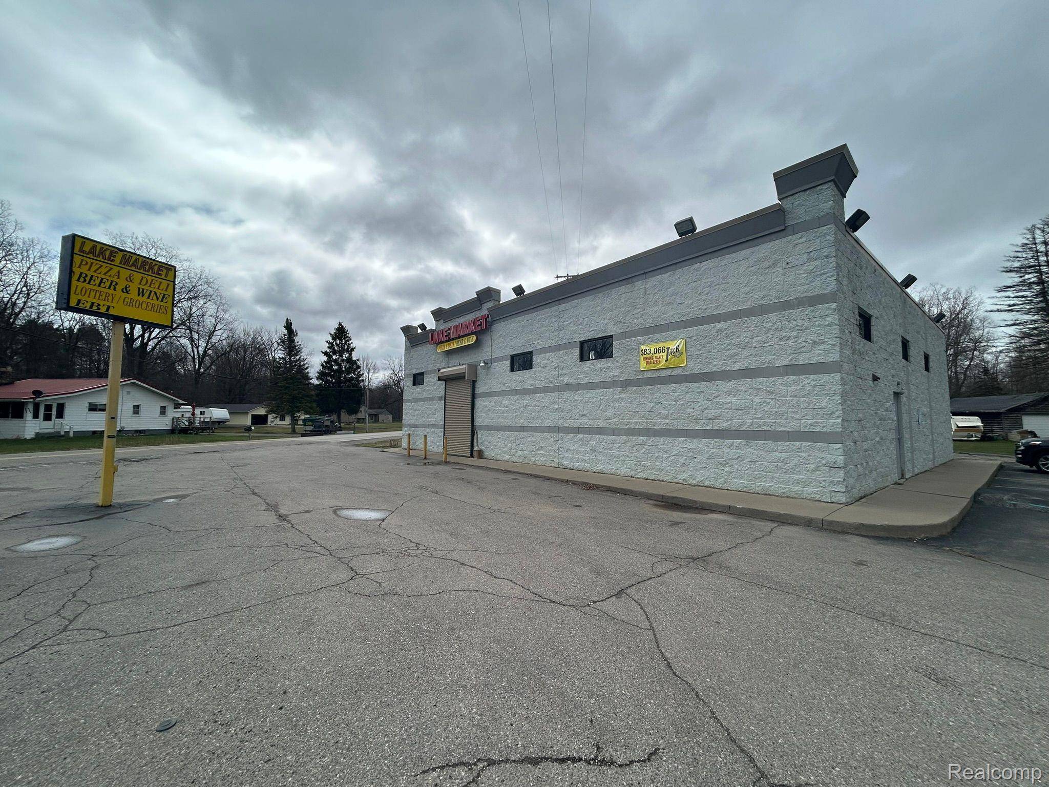 Clio, MI 48420,1372 E LAKE RD