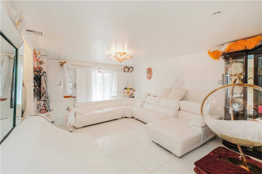 Brooklyn, NY 11204,339 Avenue P #2A