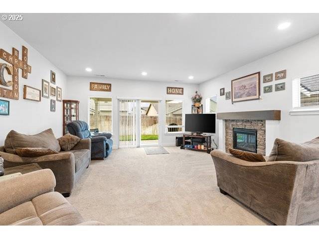 Hermiston, OR 97838,594 E TEMPLETON AVE