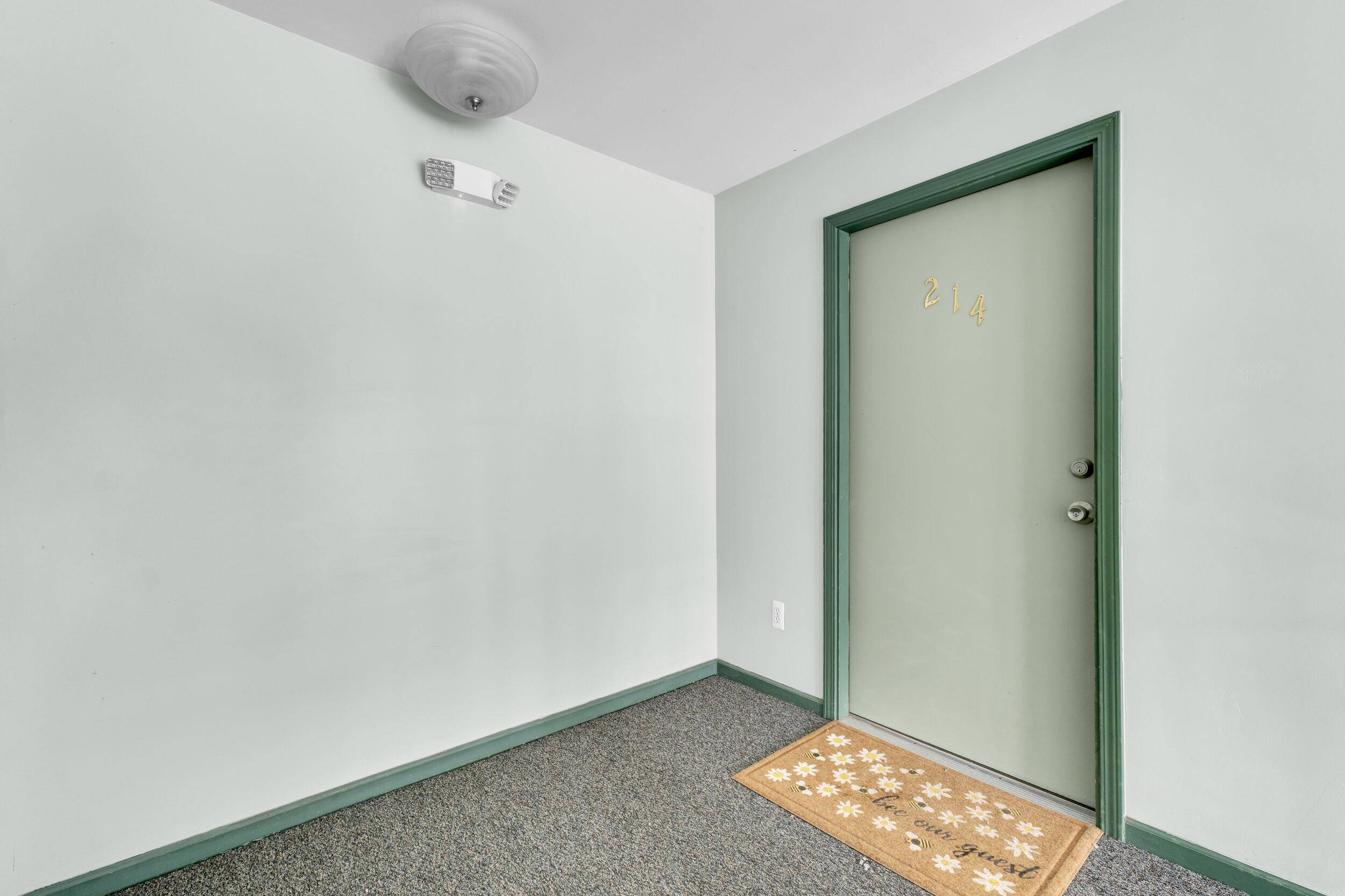 Bloomfield Hills, MI 48302,4113 Telegraph RD #A214