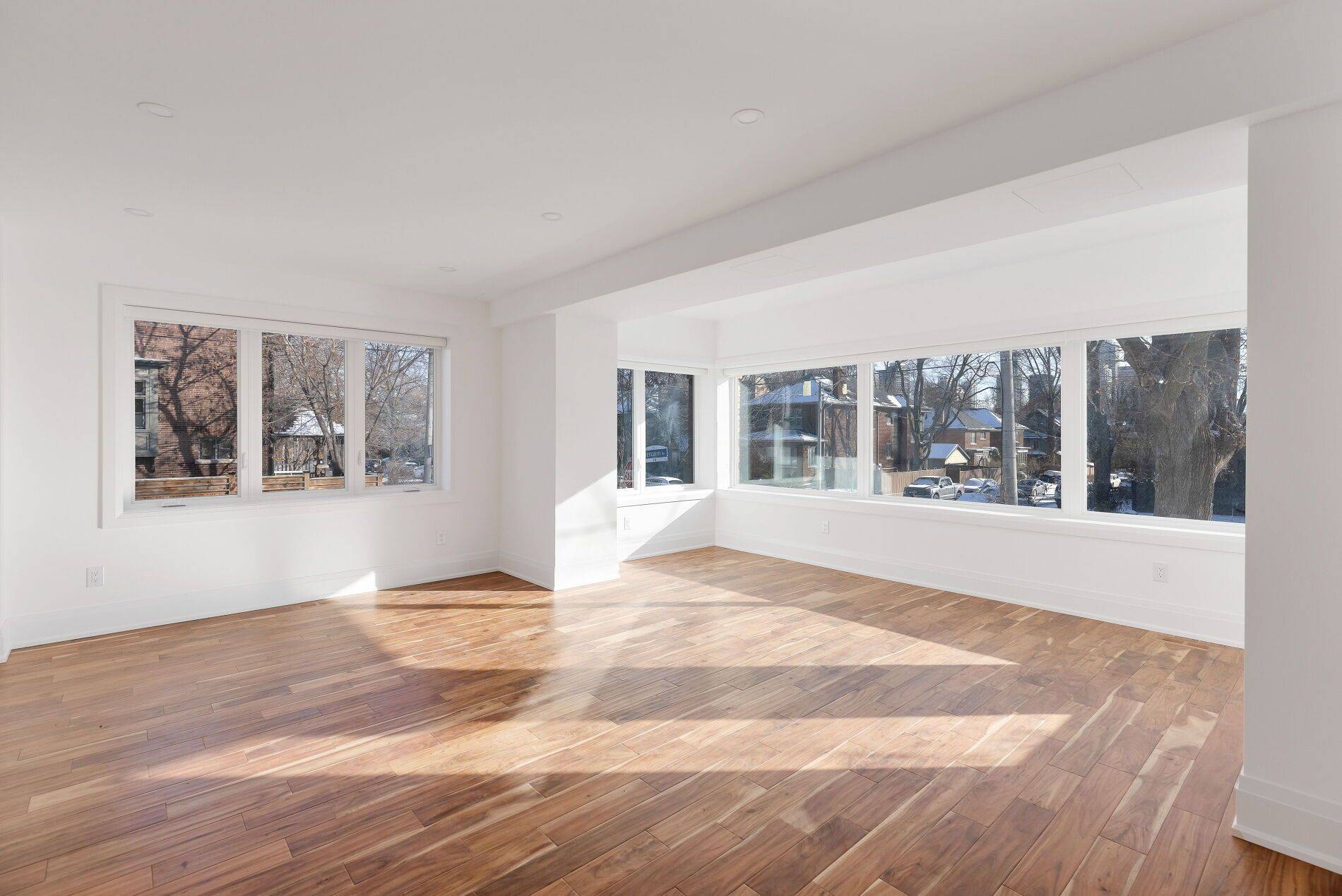 Toronto C04, ON M4R 1M9,98 Glencairn AVE