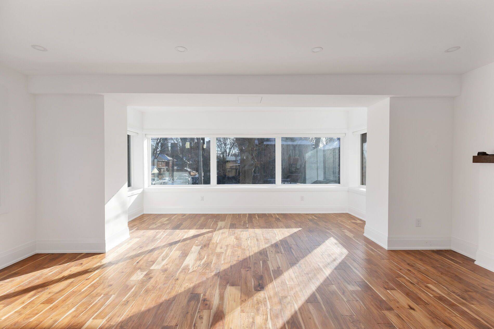 Toronto C04, ON M4R 1M9,98 Glencairn AVE