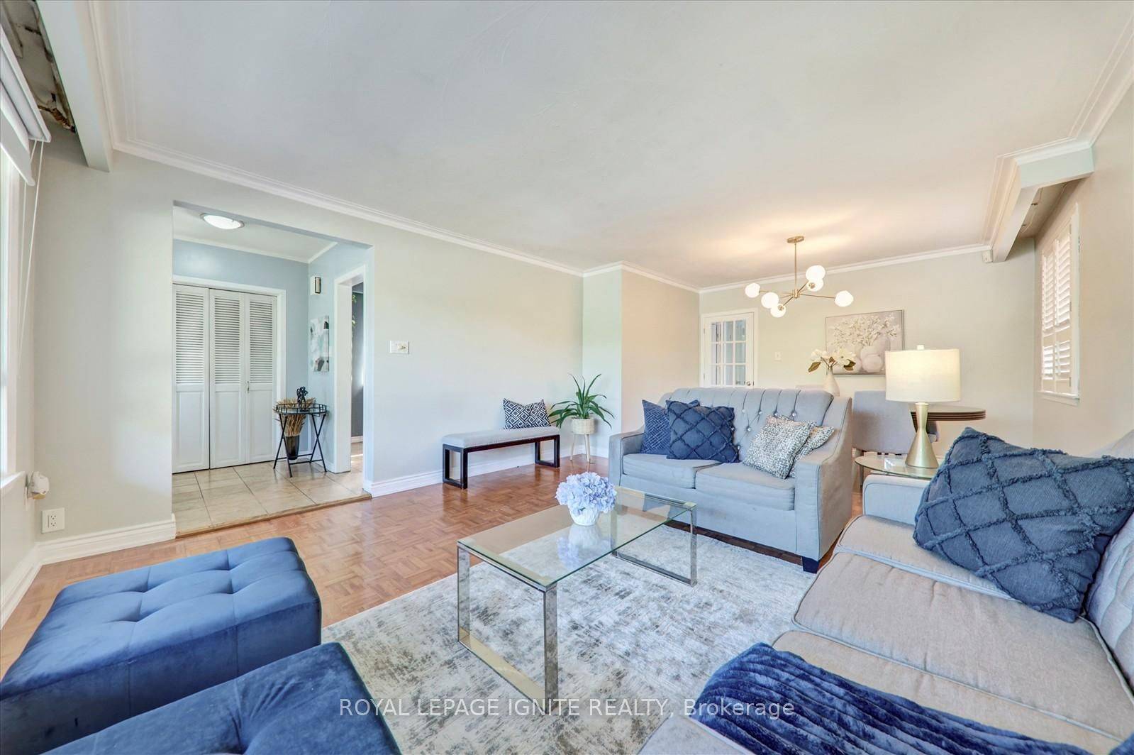 Toronto C07, ON M2M 1B8,237 Blake AVE