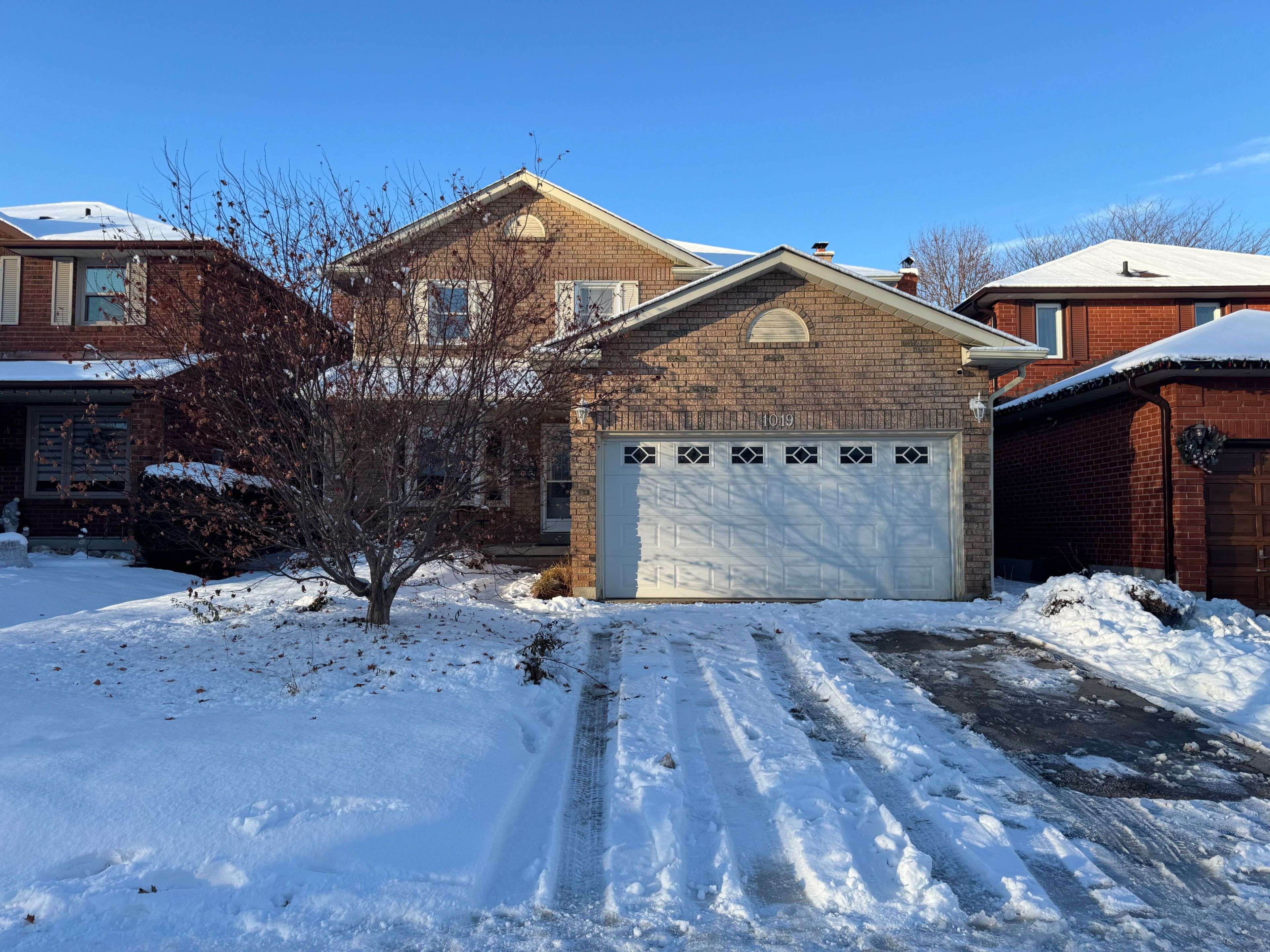 Pickering, ON L1V 4N8,1019 Rouge Valley DR