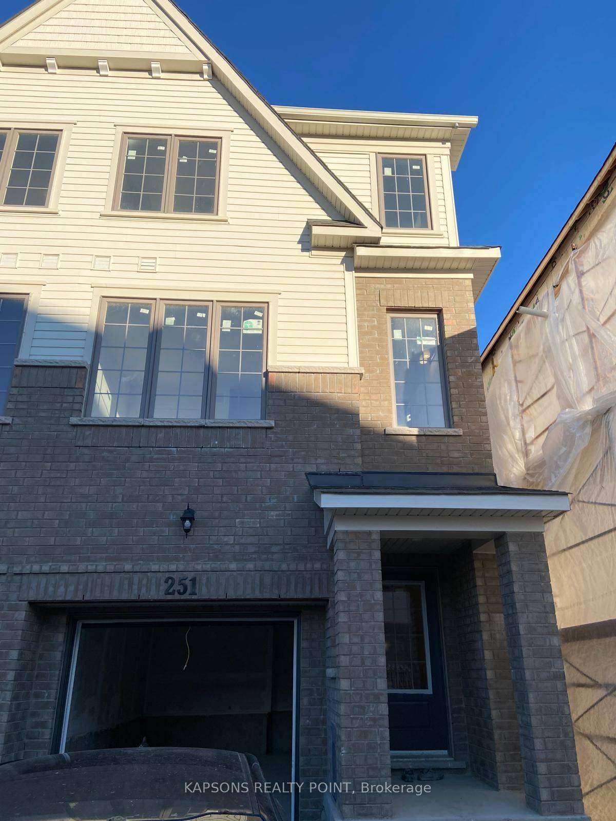 Oshawa, ON L1L 0P9,251 Danzatore PATH #23