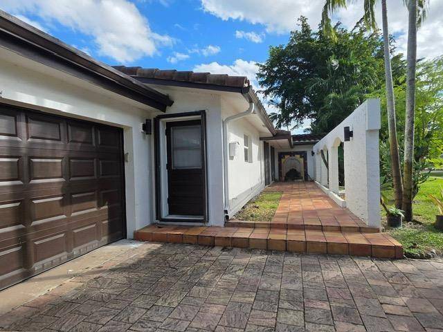 Plantation, FL 33317,690 NW 68th Ave