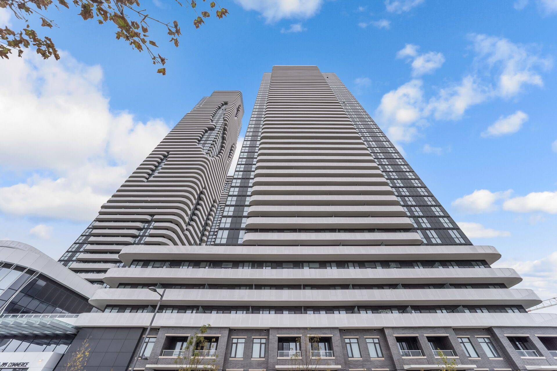 195 Commerce ST #3717, Vaughan, ON L4K 0P9