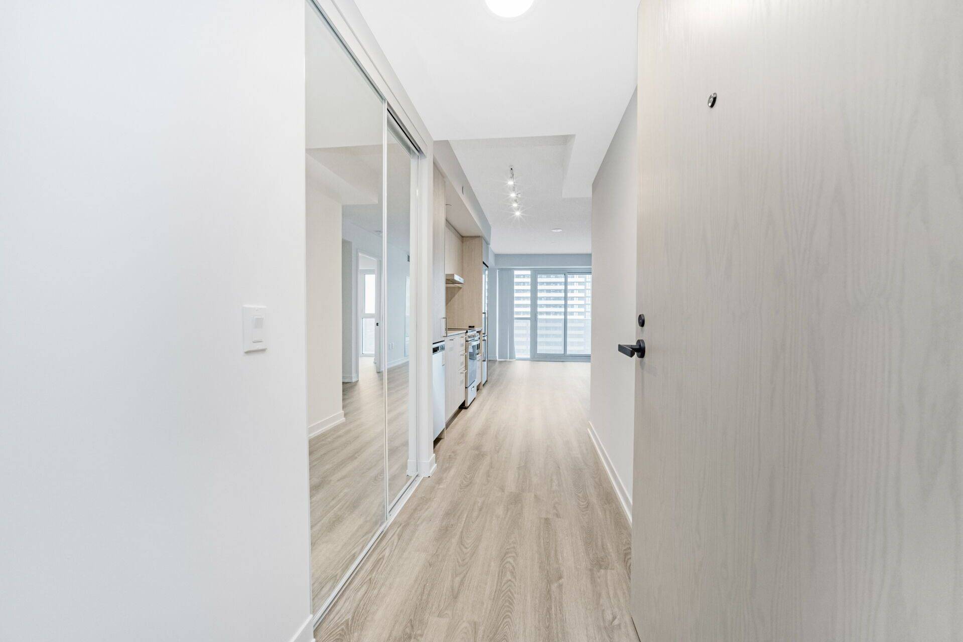 195 Commerce ST #3717, Vaughan, ON L4K 0P9