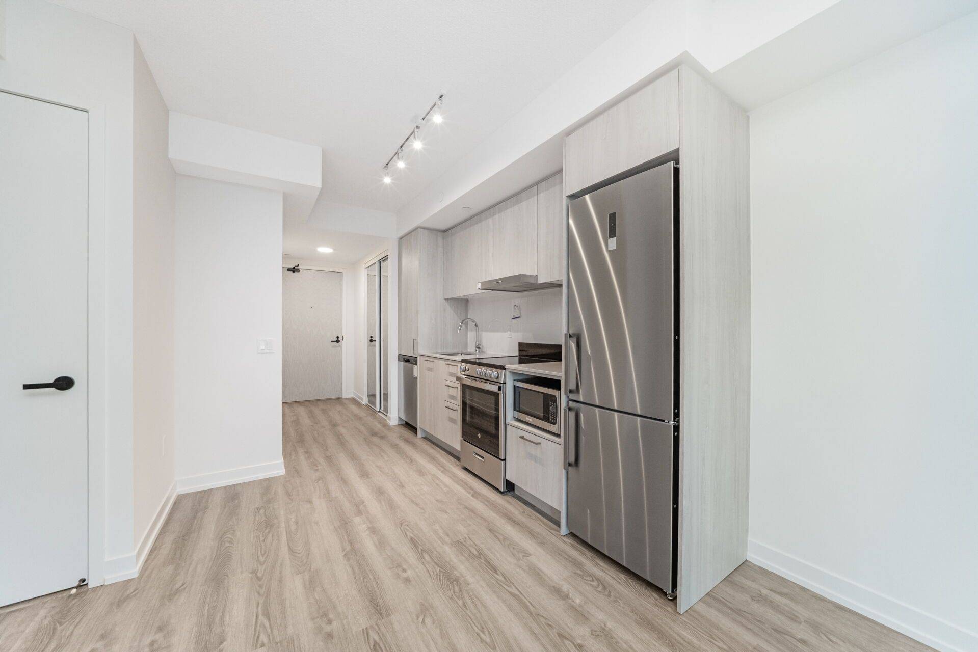 195 Commerce ST #3717, Vaughan, ON L4K 0P9