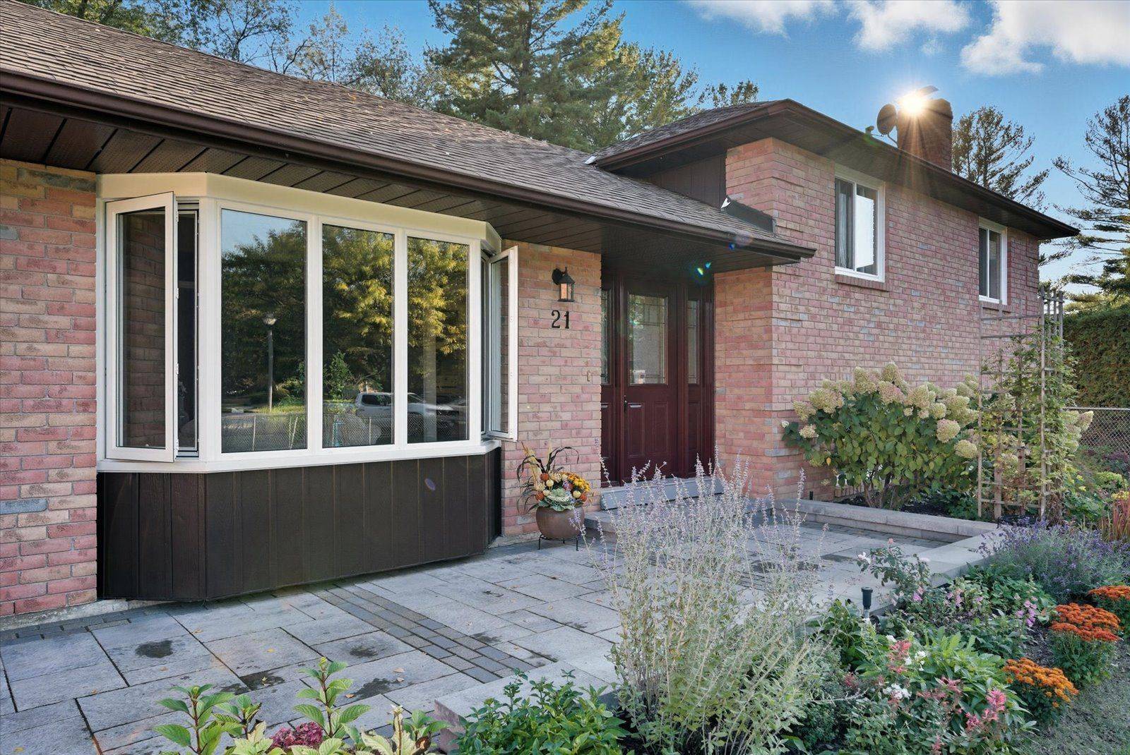 East Gwillimbury, ON L9N 1H8,21 Valentini AVE