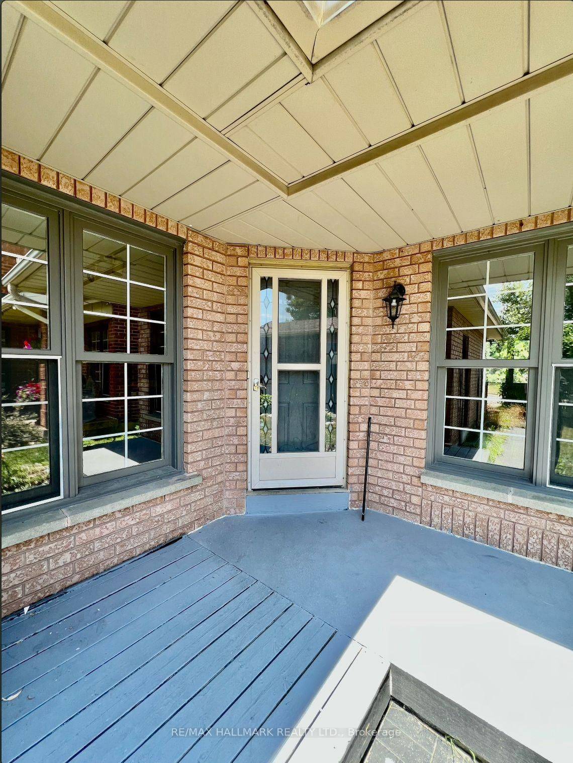 Newmarket, ON L3Y 8G8,393 pickering CRES