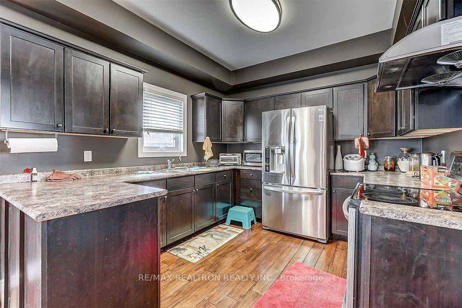 Barrie, ON L4N 0Z9,416 Mapleton AVE