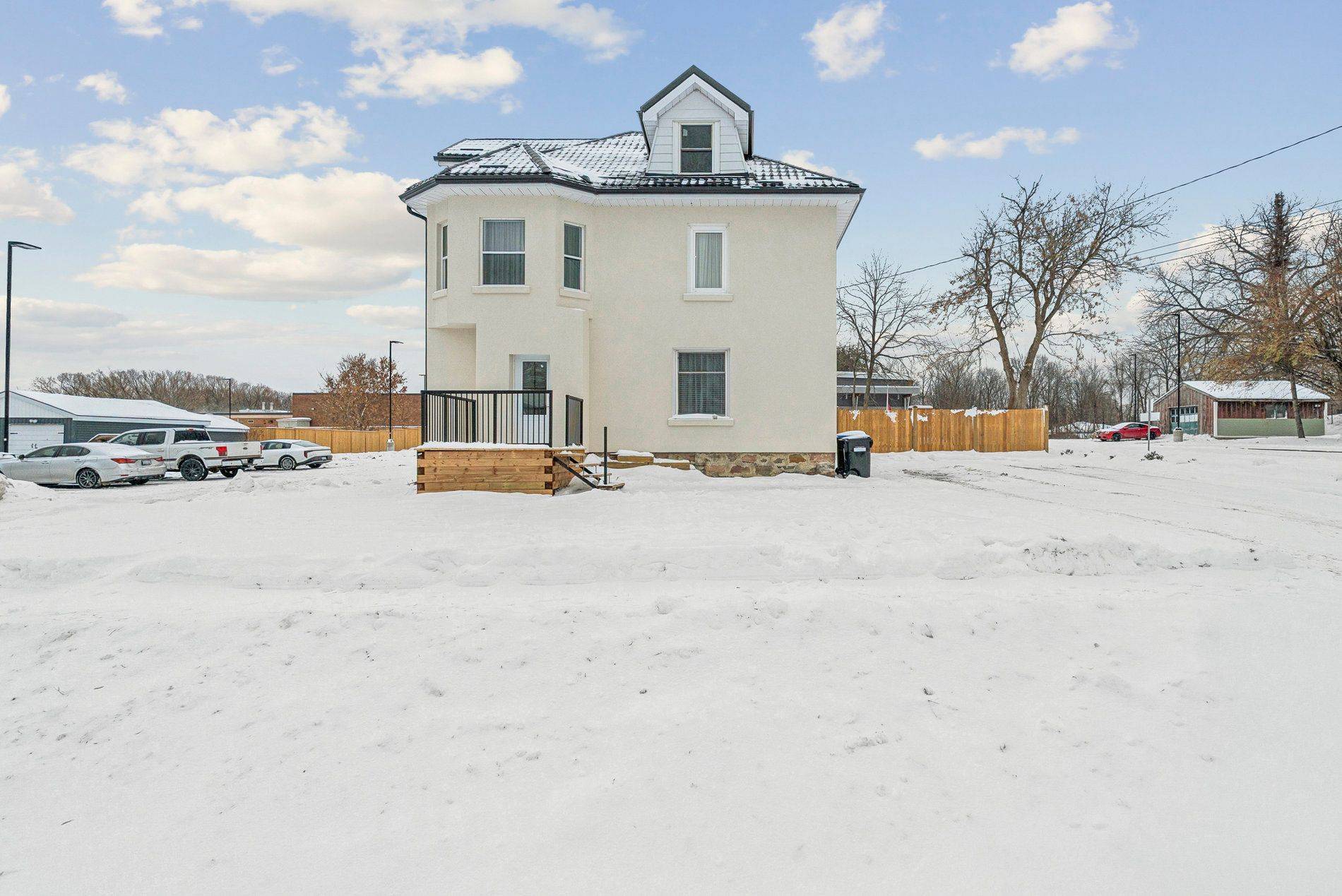 Tay, ON L0K 2A0,119 Jephson ST