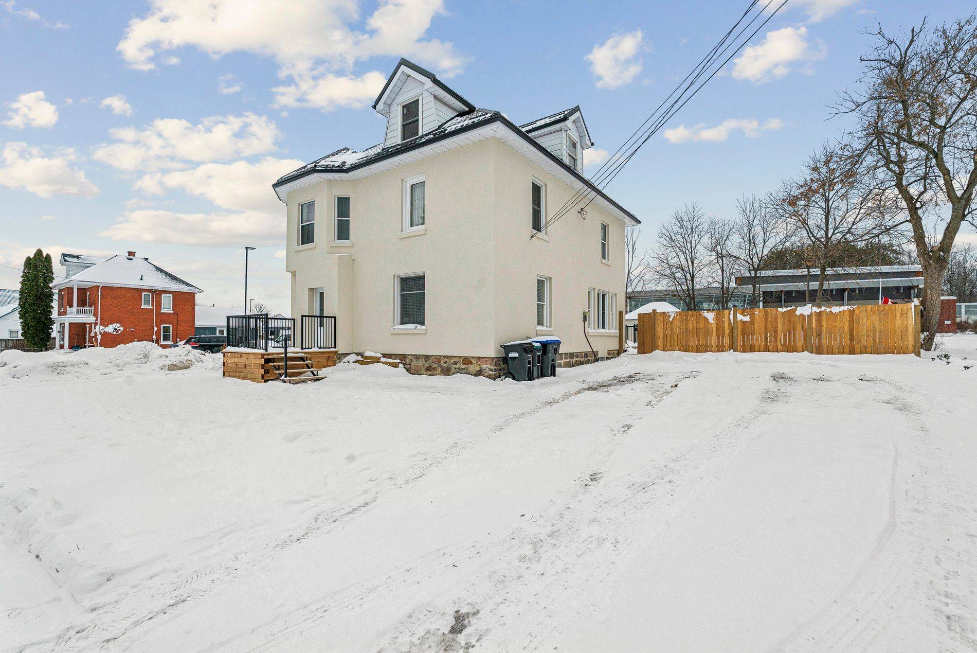 Tay, ON L0K 2A0,119 Jephson ST