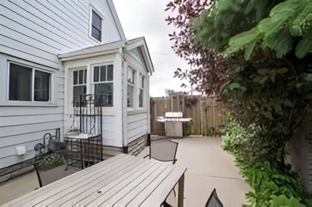 Halton Hills, ON L7J 1R1,323 Queens ST