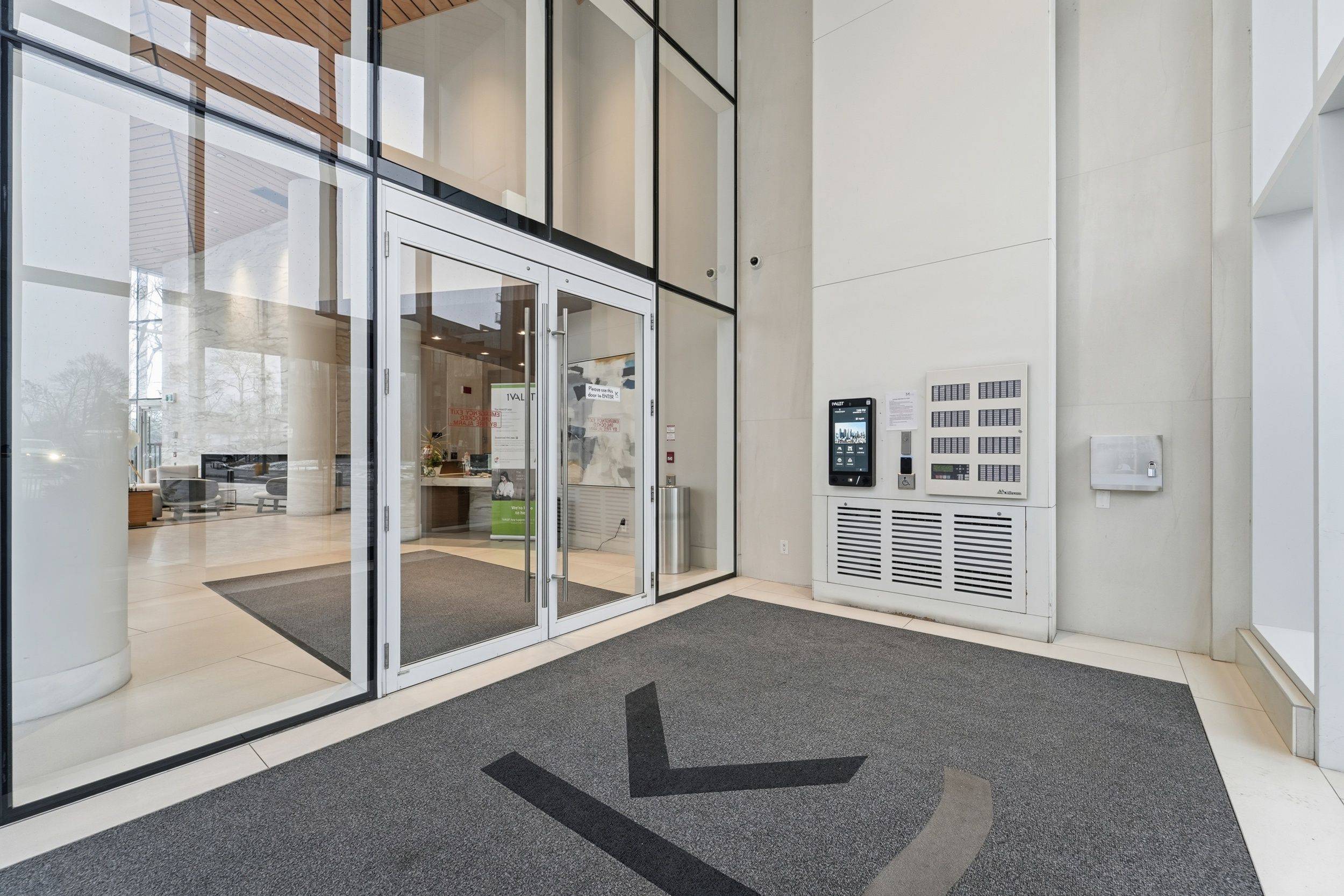 Toronto W08, ON M8X 0B2,20 Brin DR #603