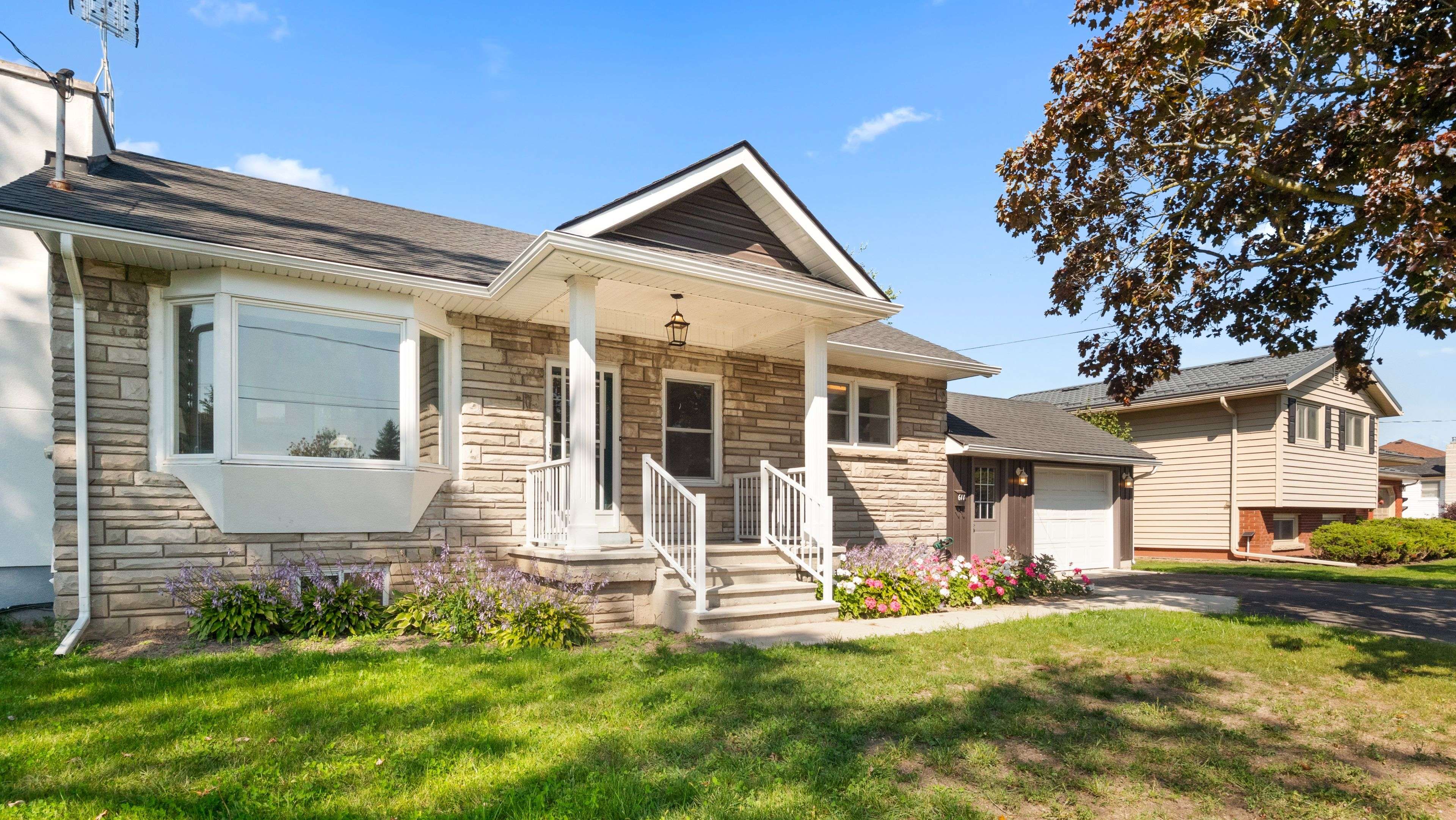 Welland, ON L3C 3B9,611 Clare AVE