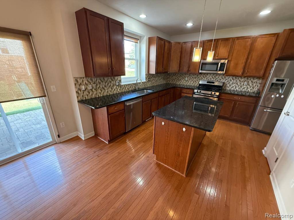 Novi, MI 48374,51124 Hallfield ST