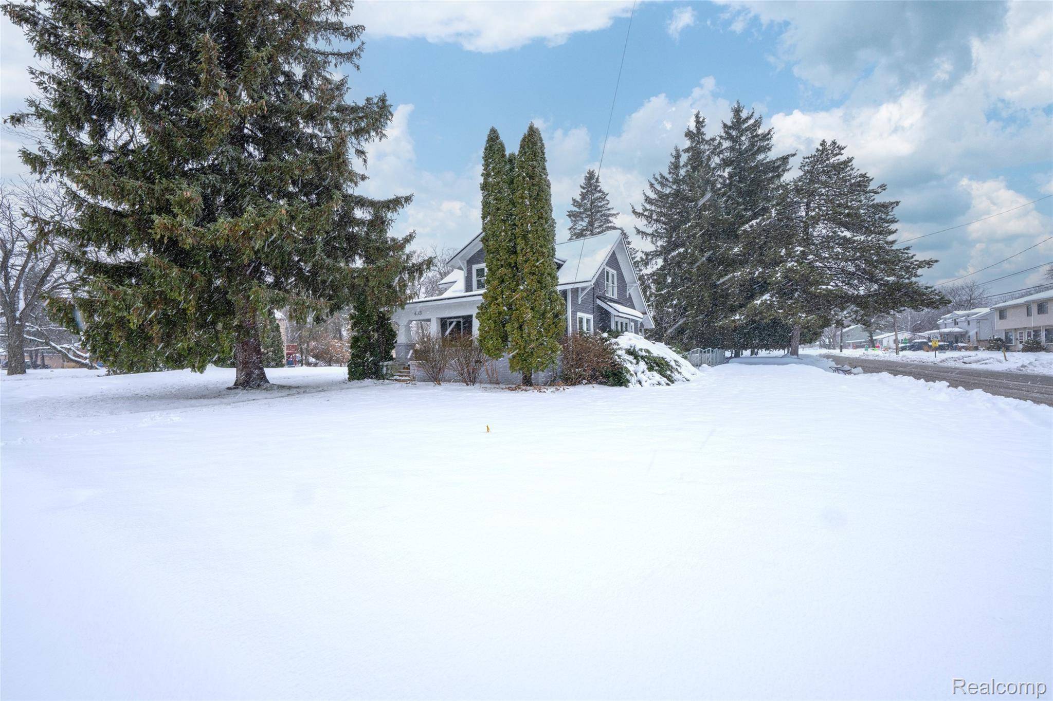 Holly, MI 48442,433 N Saginaw ST