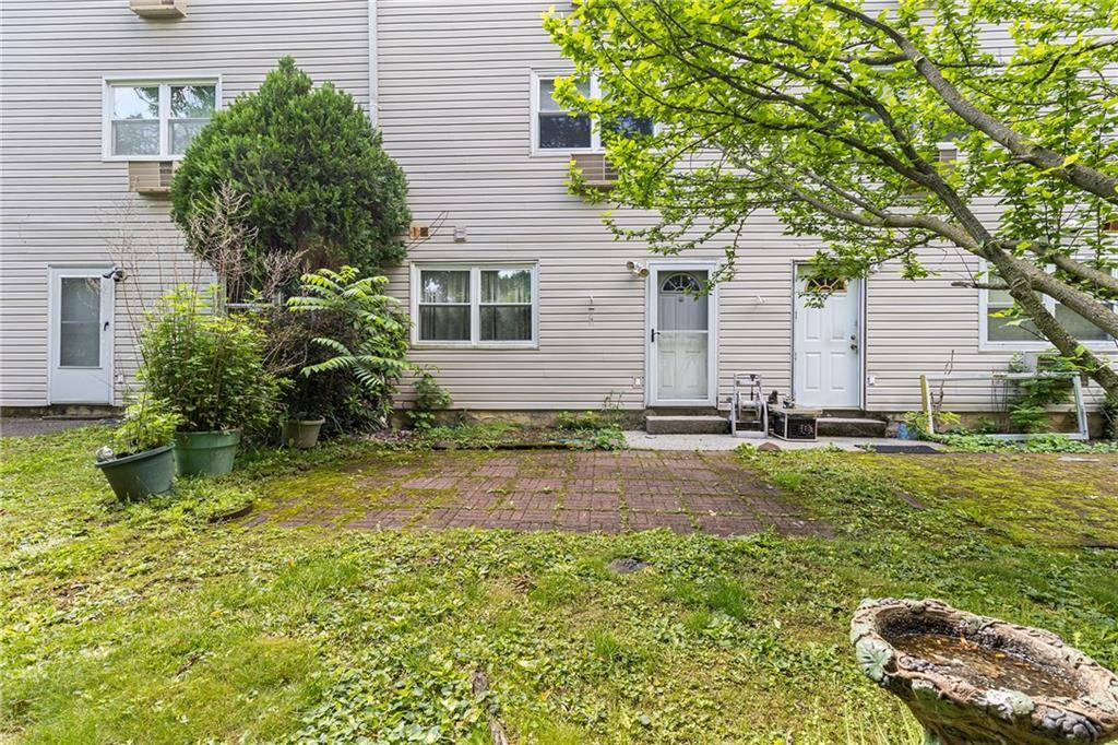 Staten  Island, NY 10306,52 Francine CT #A