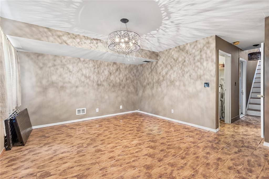 Staten  Island, NY 10306,52 Francine CT #A