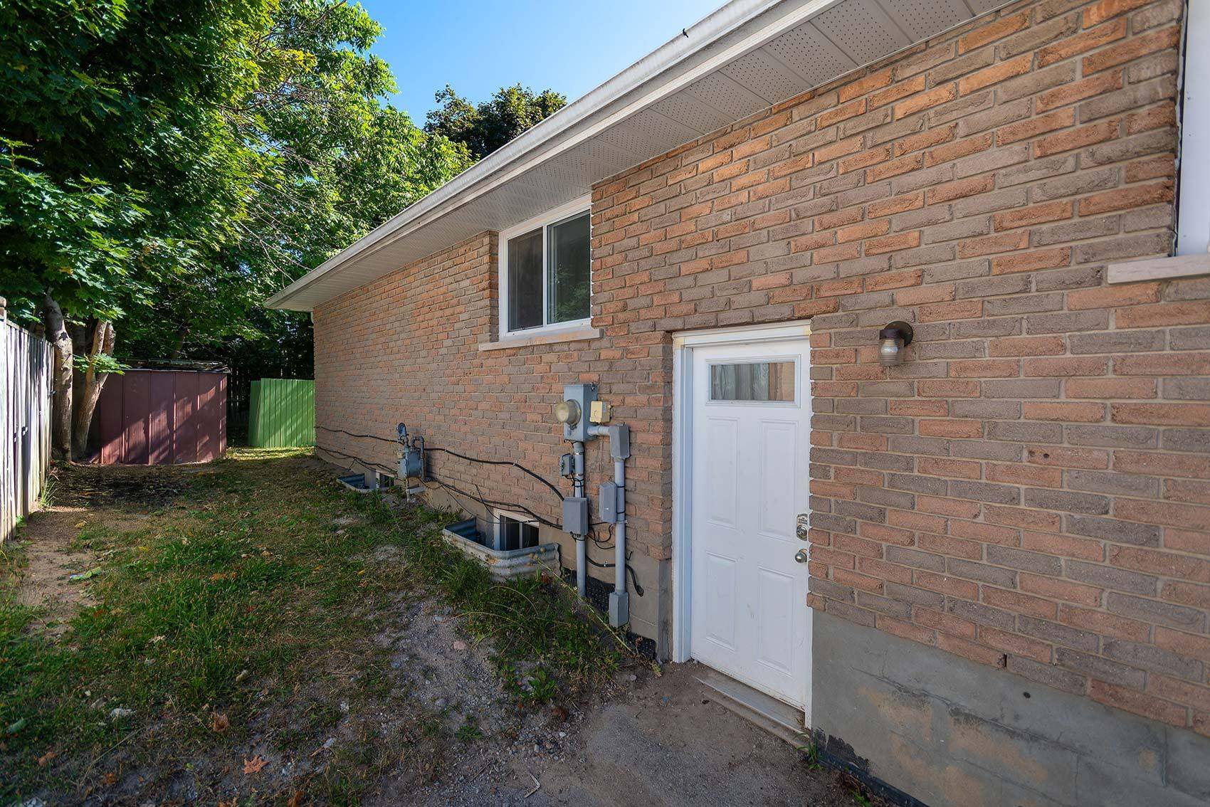 Barrie, ON L4M 5J5,22A Bernick DR