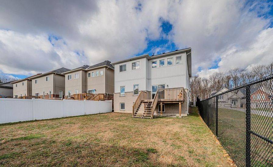 Orillia, ON L3V 0E2,242 Diana DR