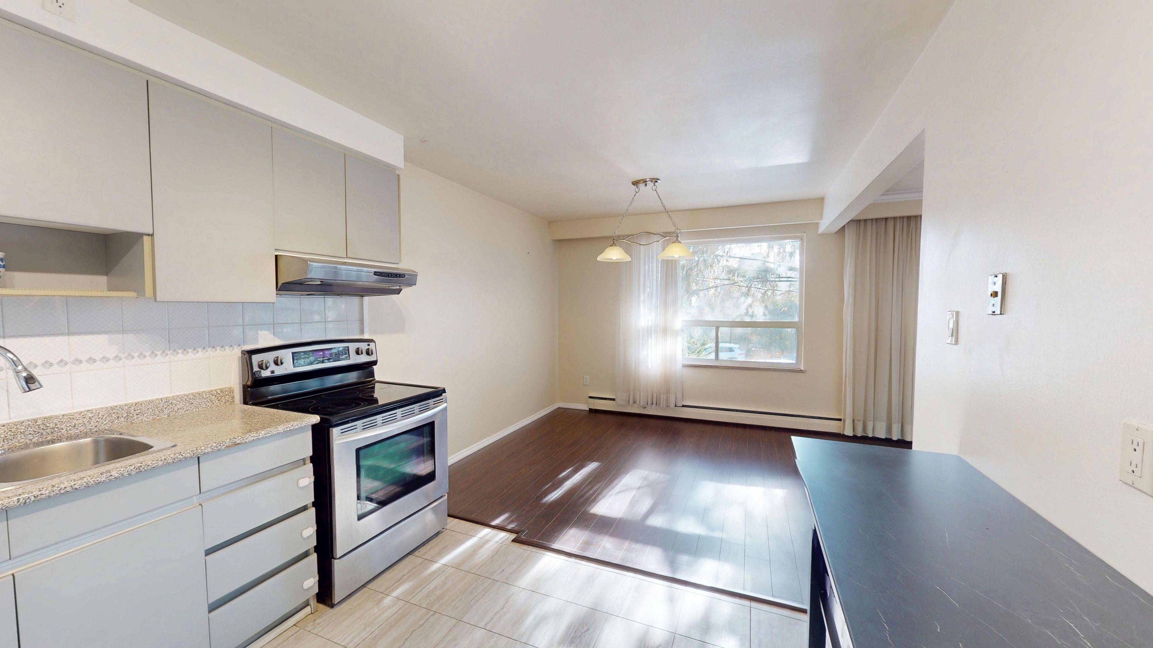 Toronto W07, ON M8Y 1P9,52 Waniska AVE #Unit 4