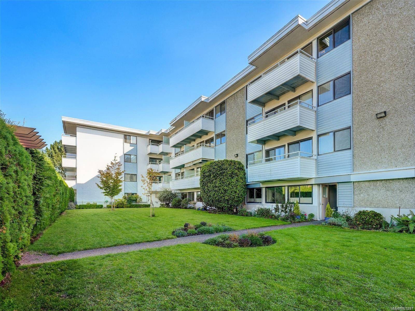 Oak Bay, BC V8S 3G7,2100 Granite St #114