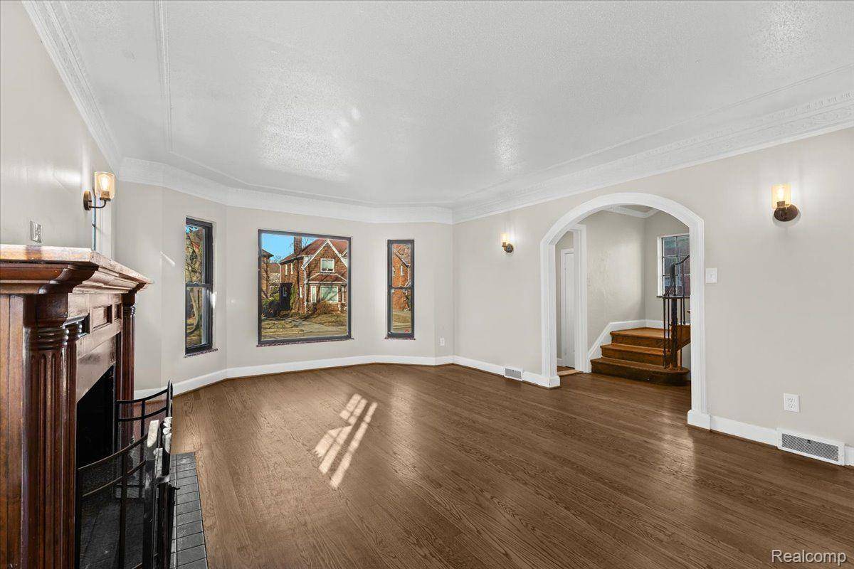 Detroit, MI 48221,17360 Greenlawn ST