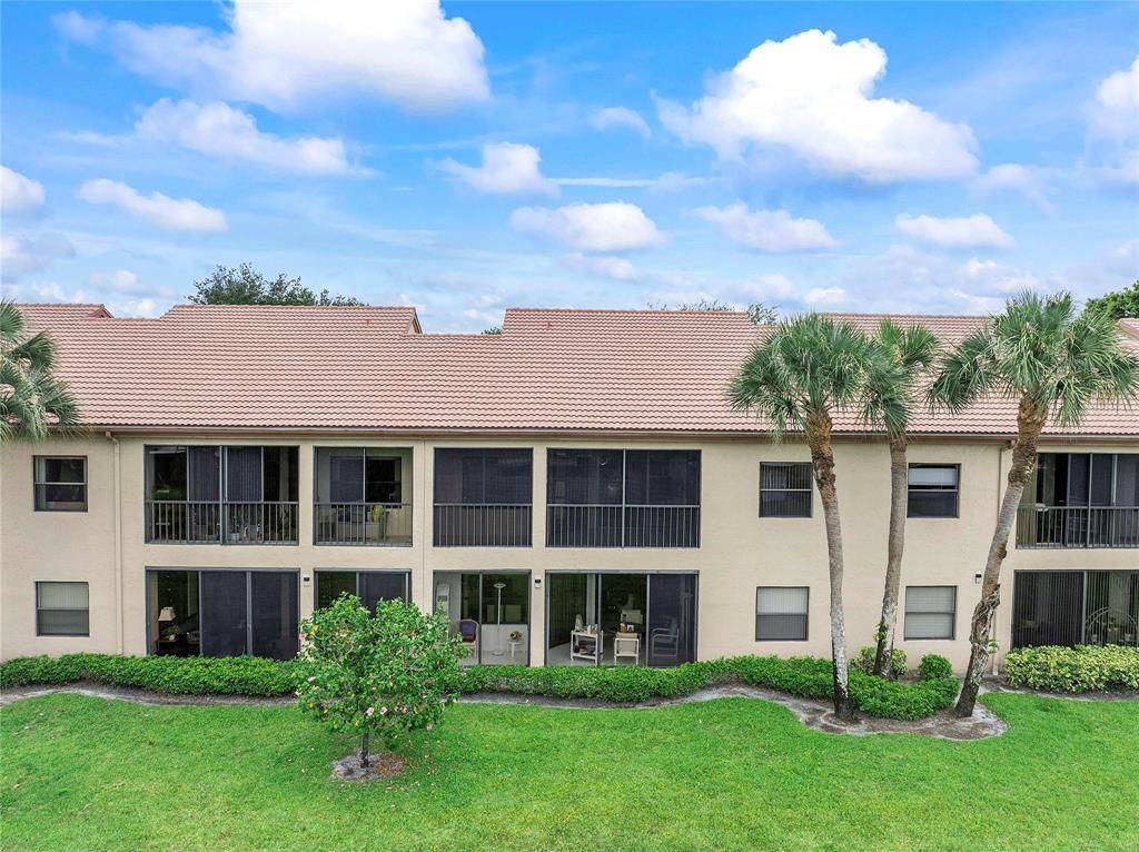 Boynton Beach, FL 33437,5219 Europa Dr #J