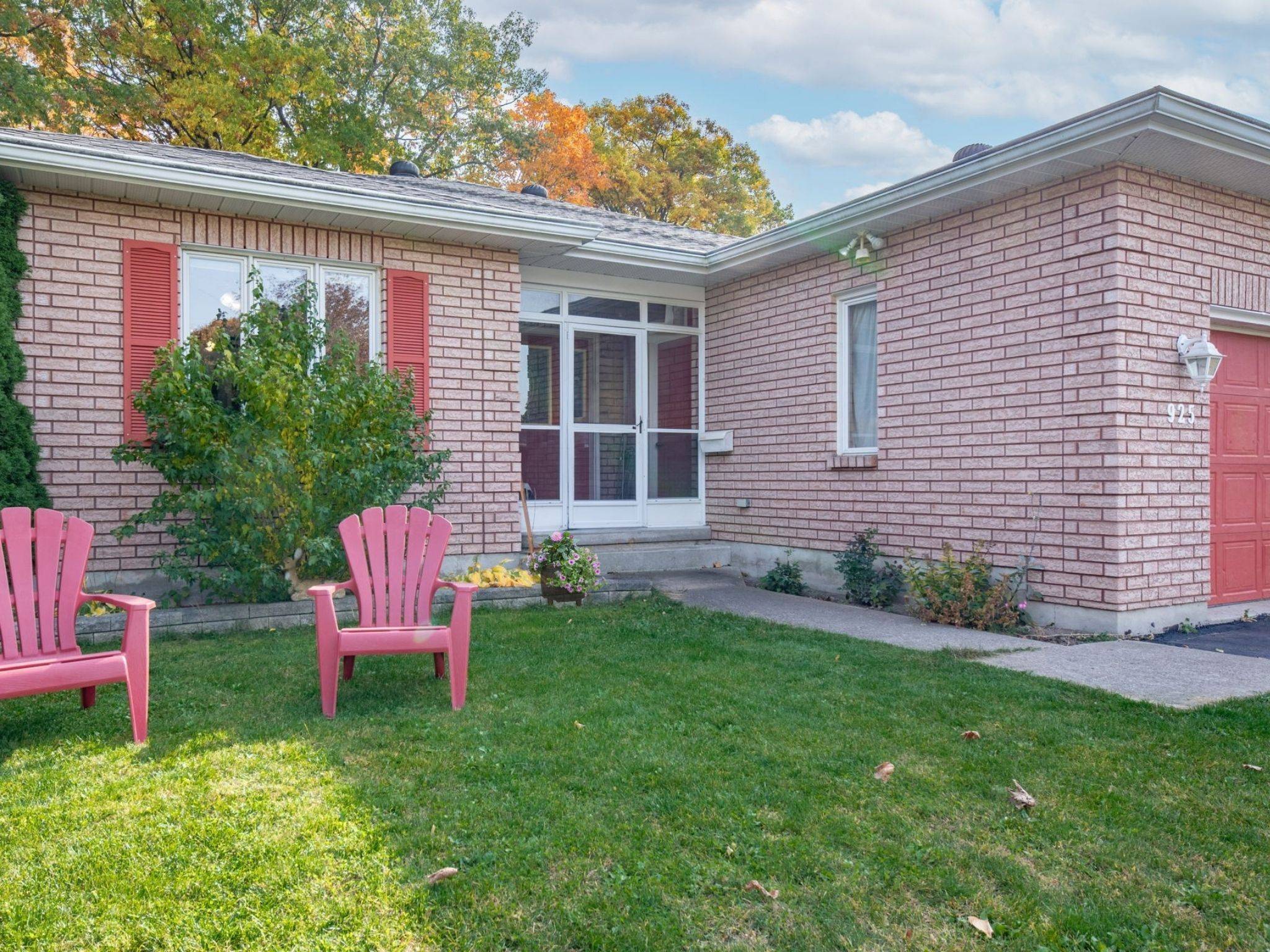 Midland, ON L4R 4W2,925 Dominion AVE