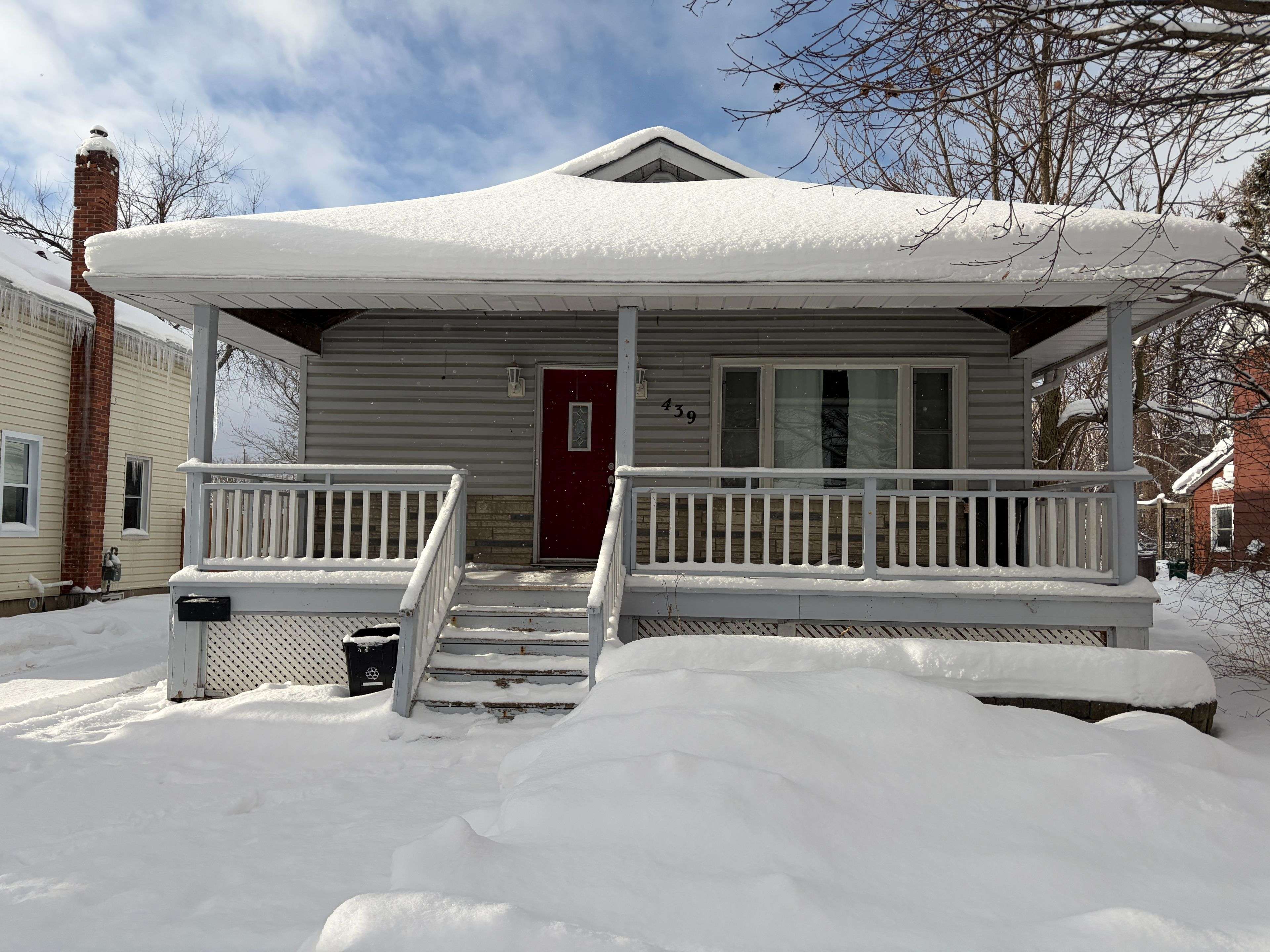 Orillia, ON L3V 5A6,439 Peter ST N