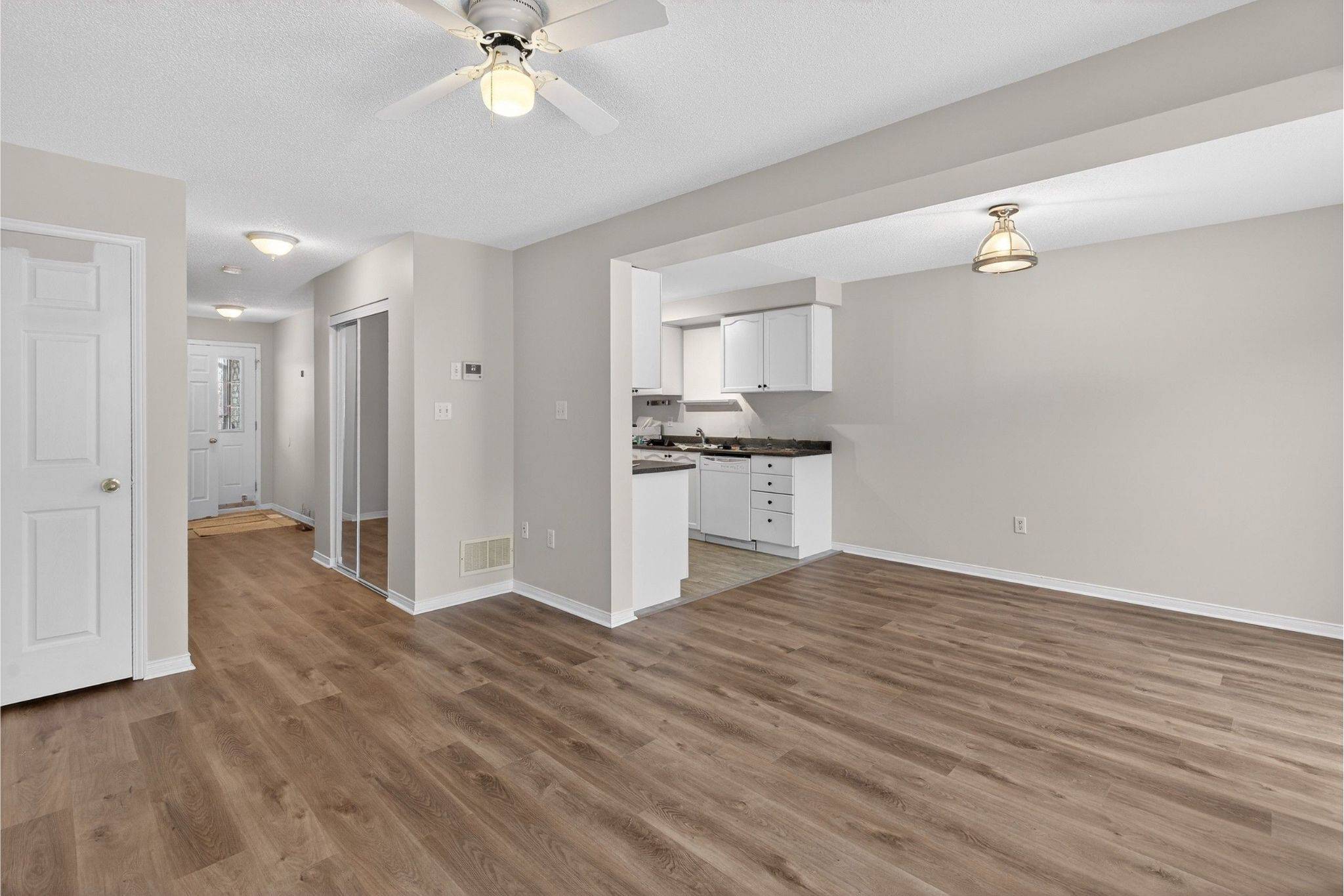 Midland, ON L4R 0A1,836 Coral Springs LN