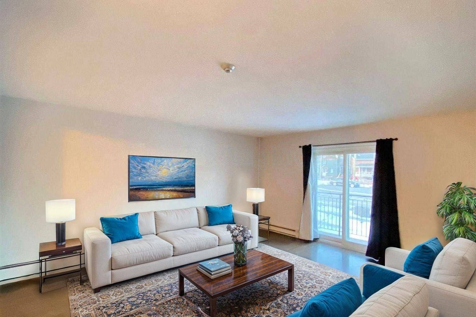 Halton Hills, ON L7G 3G5,10 Main ST S #4