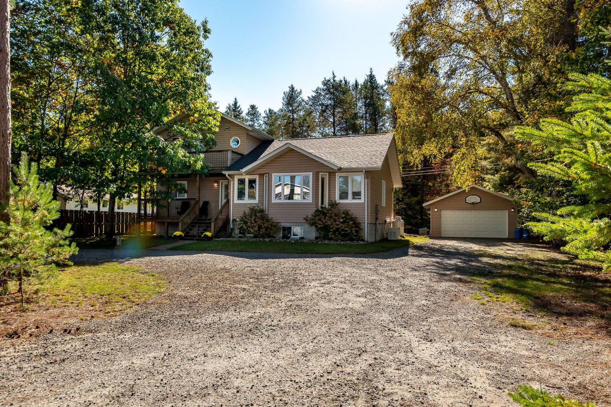 Huntsville, ON P1H 2J2,4237 Ravenscliffe RD