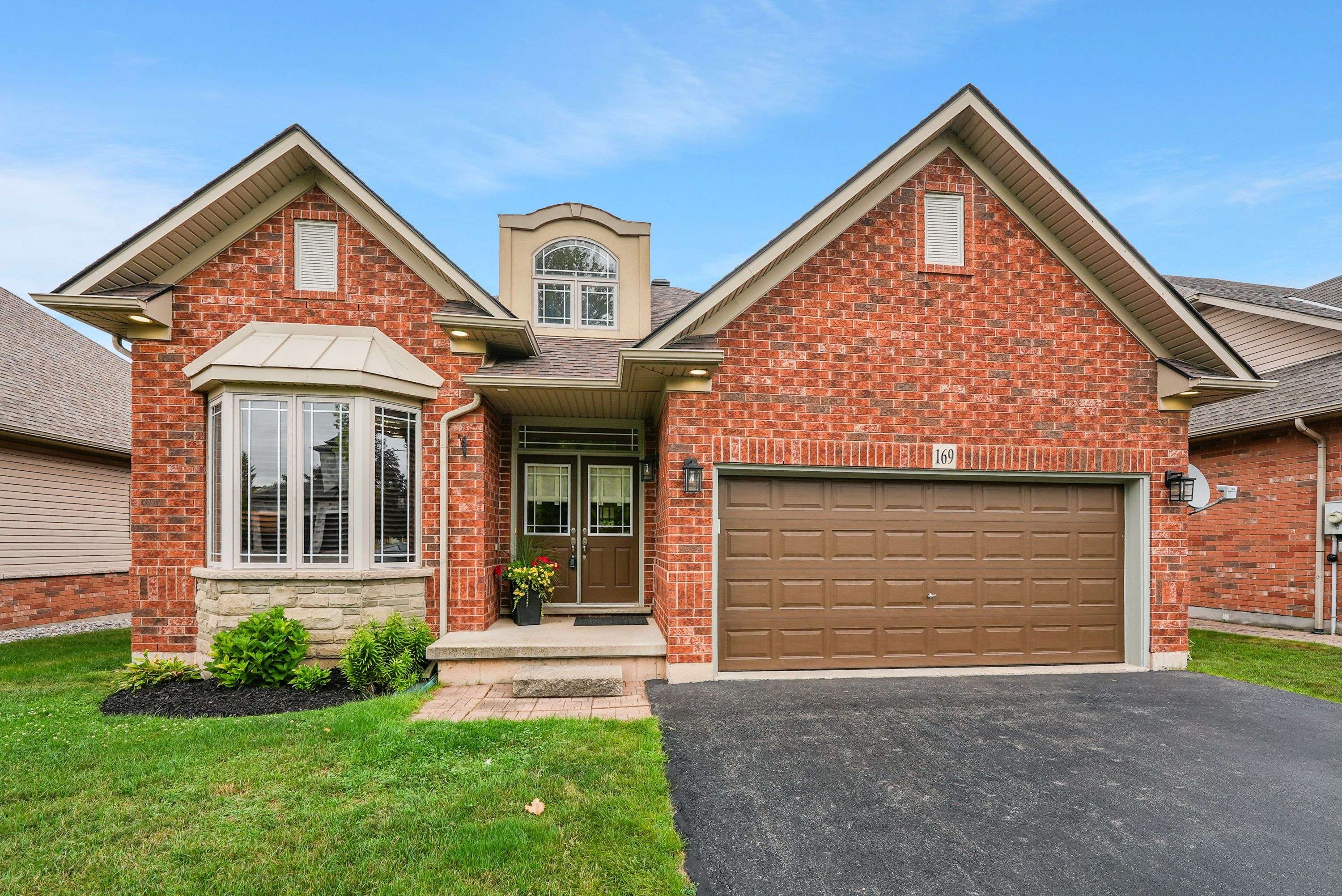 Grimsby, ON L3M 5T4,169 Central AVE