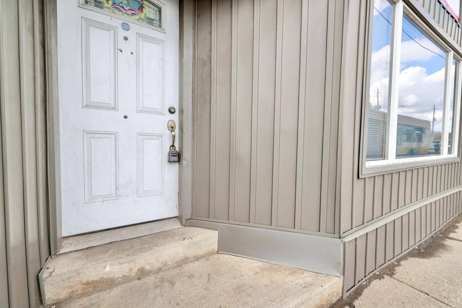 Hamilton, ON L8L 3B8,895 Barton ST E