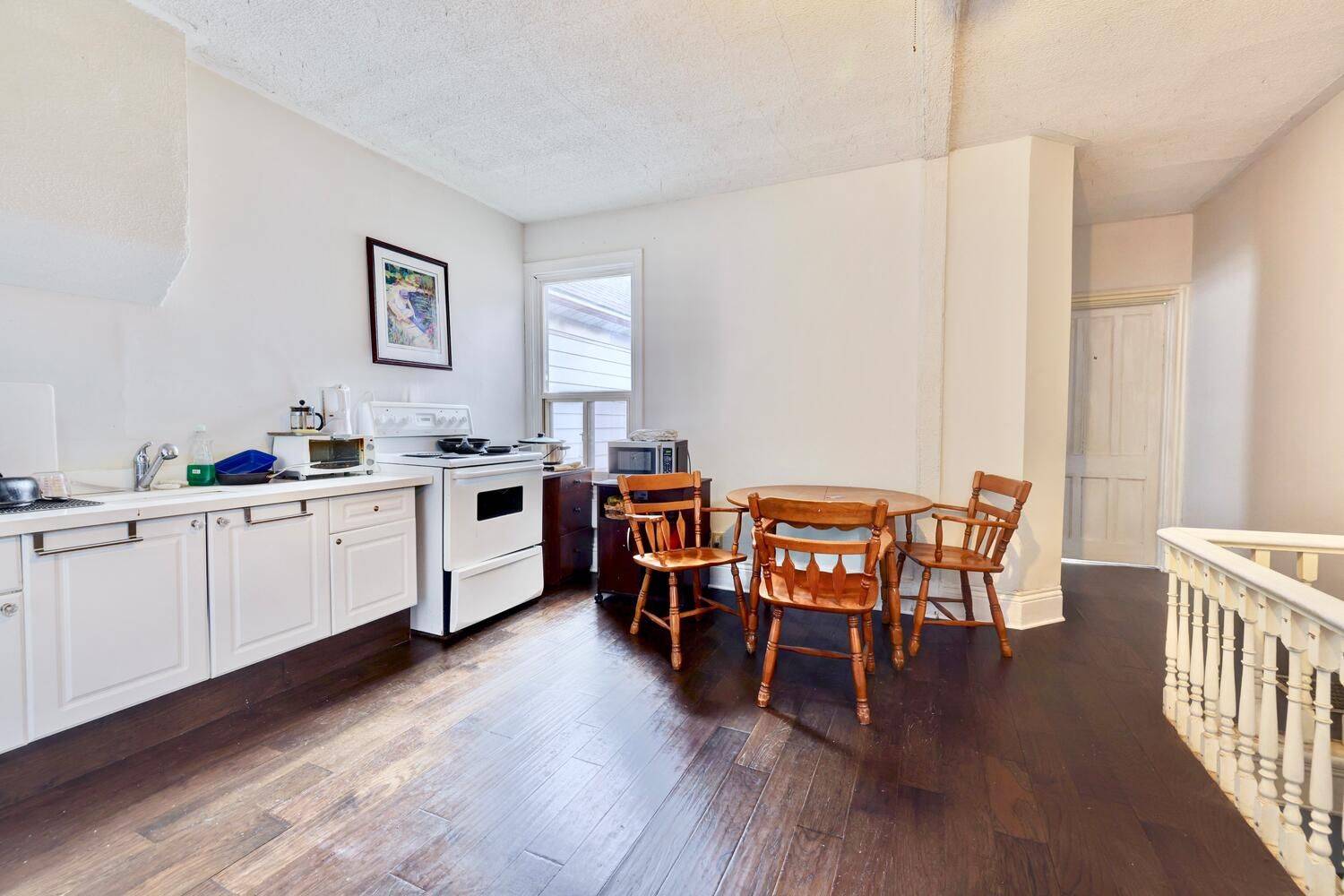 Hamilton, ON L8L 3B8,895 Barton ST E