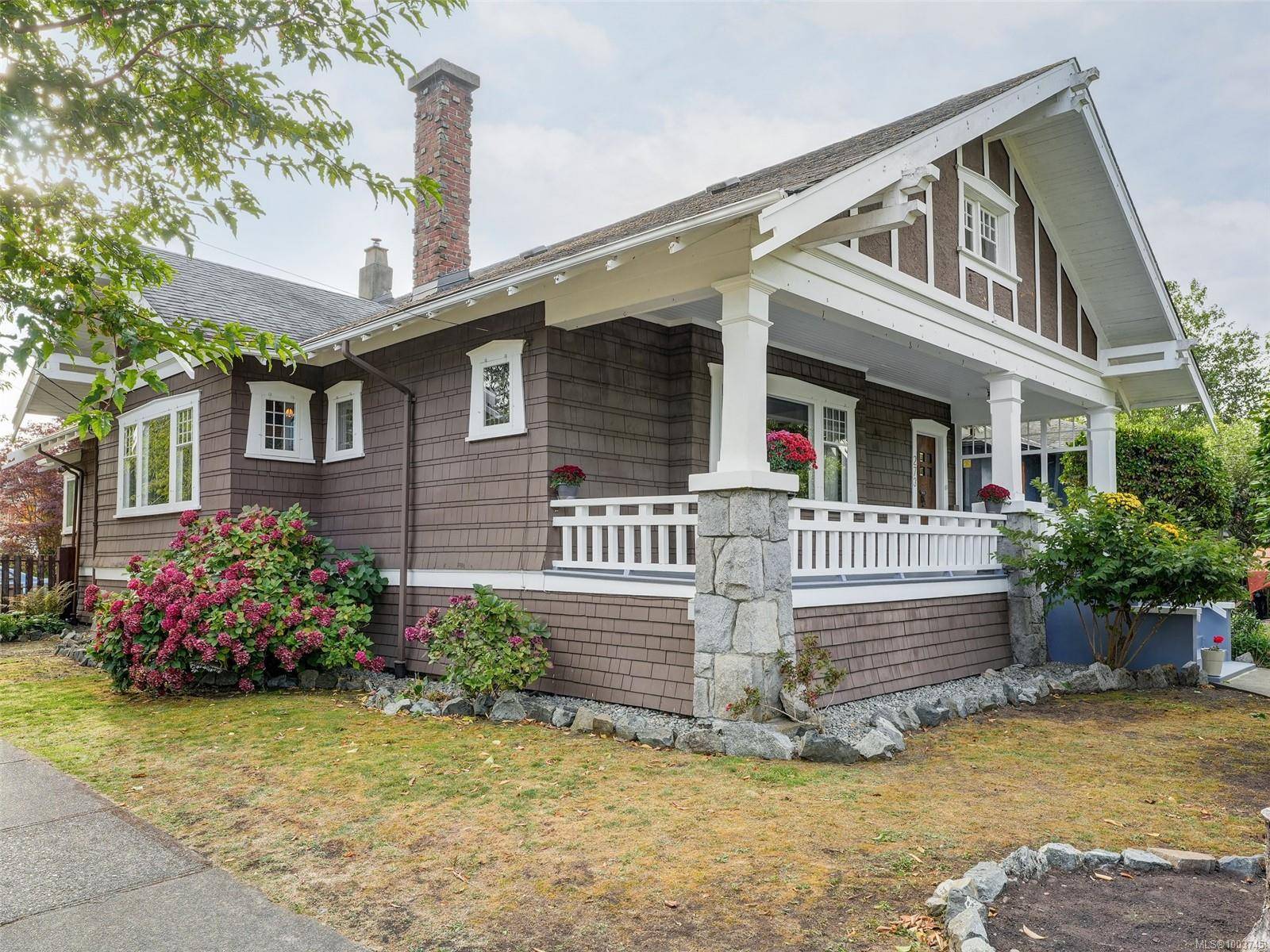 Victoria, BC V8V 4E6,273 Linden Ave