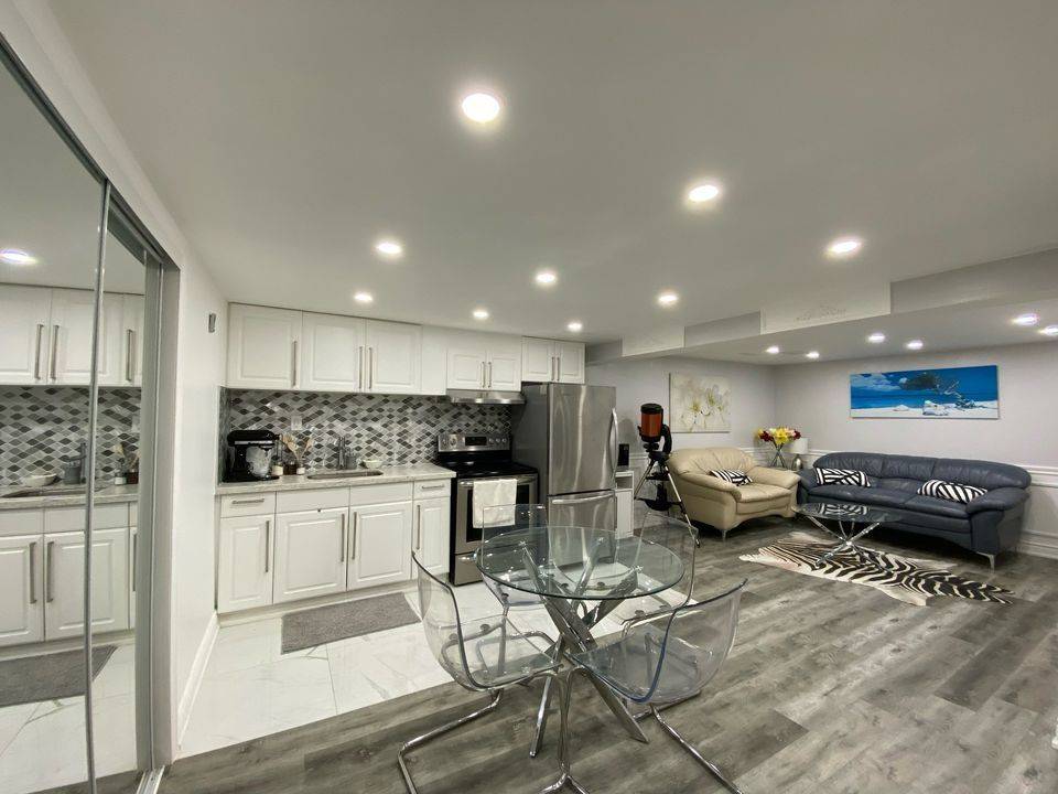 Toronto E09, ON M1E 4N6,60 Sandrift SQ